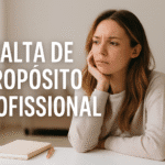 mulher pensativa refletindo sobre a falta de propósito profissional