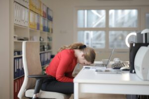 Leia mais sobre o artigo O impacto do trabalho na saúde mental e no bem-estar